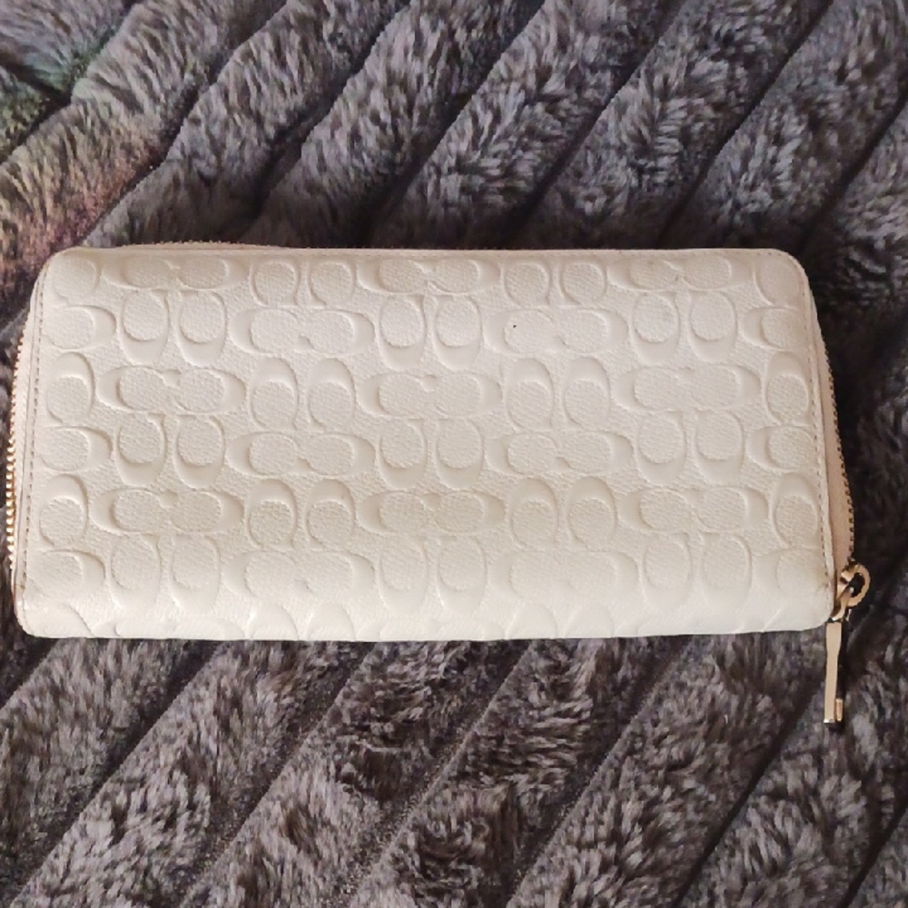 Coach Embossed Leather Wallet In Ivory Cream White